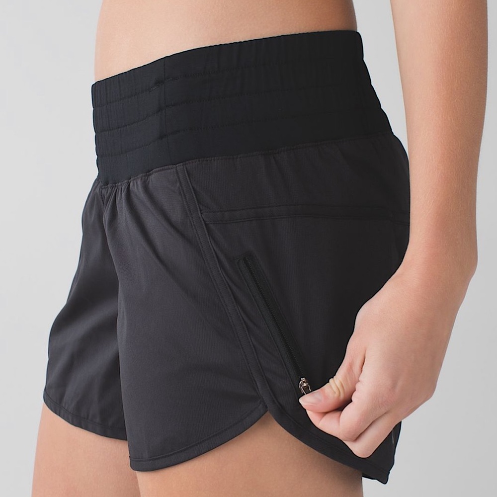 Lululemon Tracker Short II 2-way Stretch, Black, Size 10 RETIRED STYLE